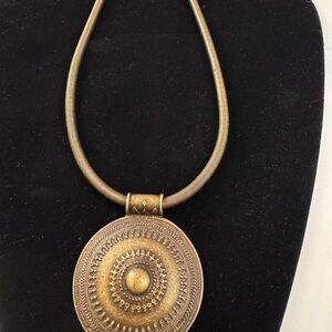 Elegant Gold Pendant Necklace Medallion C27